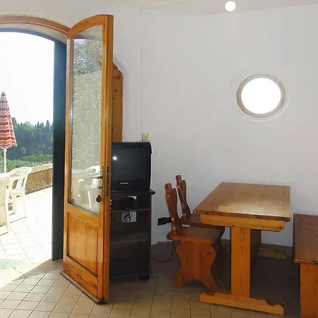 Morosi, Apartamento *